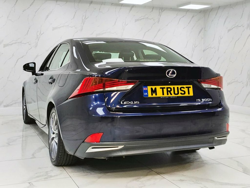 Lexus IS Advance Black #7