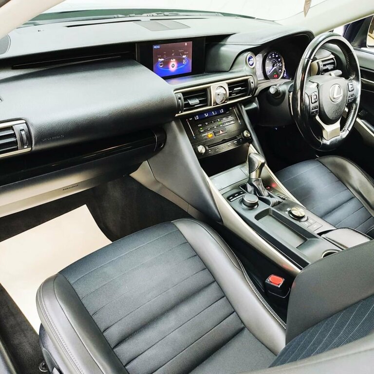 Lexus IS Advance Black #15