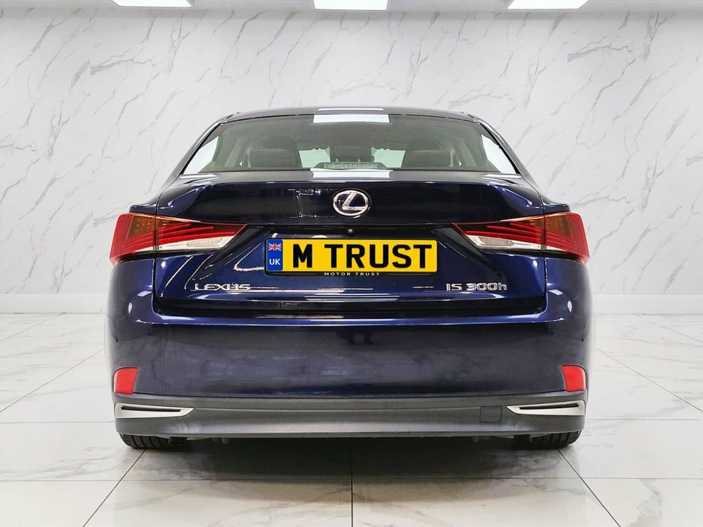 Lexus IS Advance Black #8