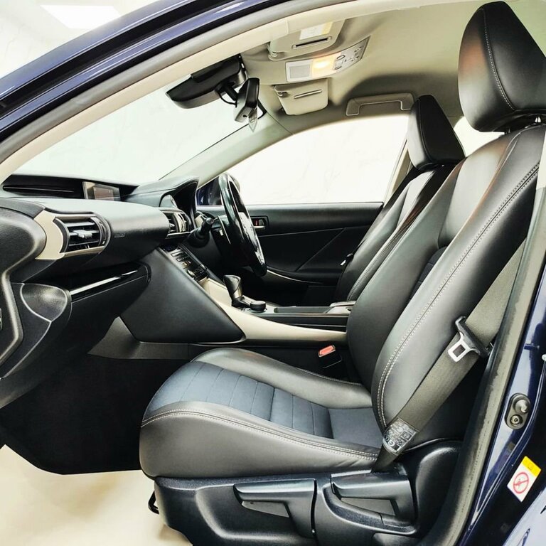 Lexus IS Advance Black #14