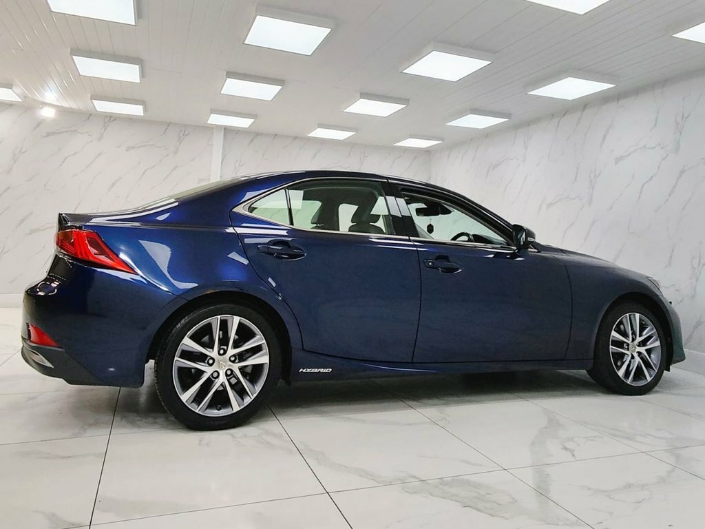 Lexus IS Advance Black #12