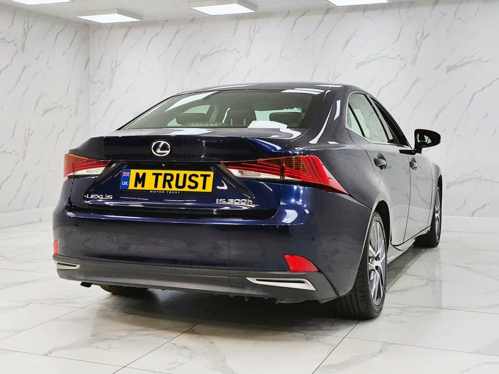 Lexus IS Advance Black #9