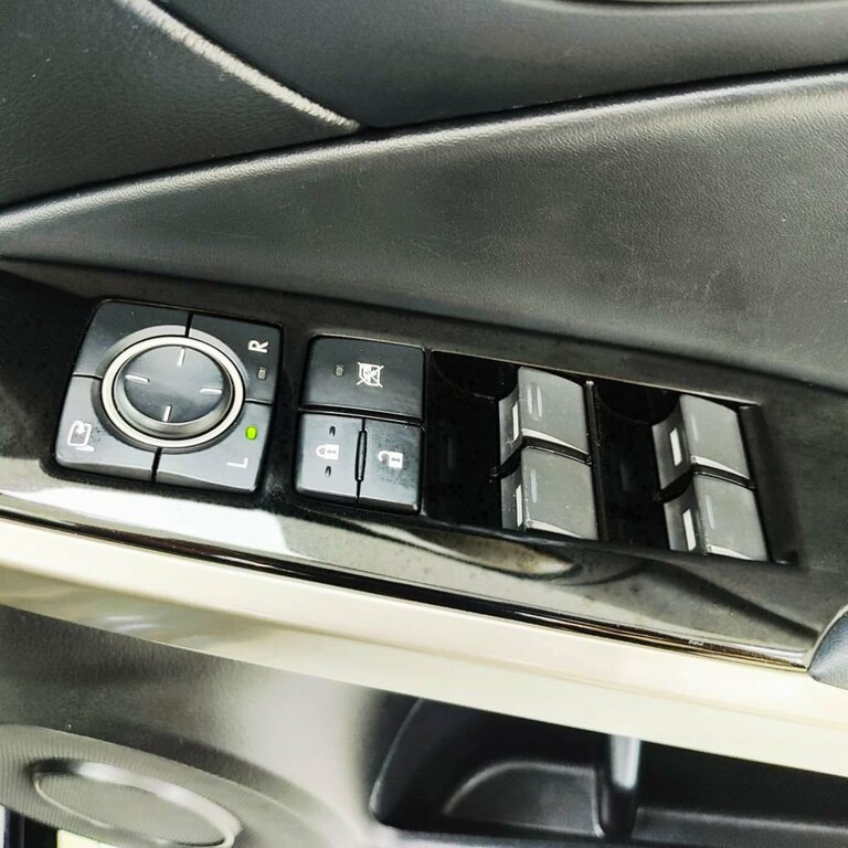 Lexus IS Advance Black #32