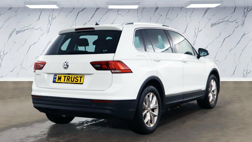 Volkswagen Tiguan 1.5L Match White #4