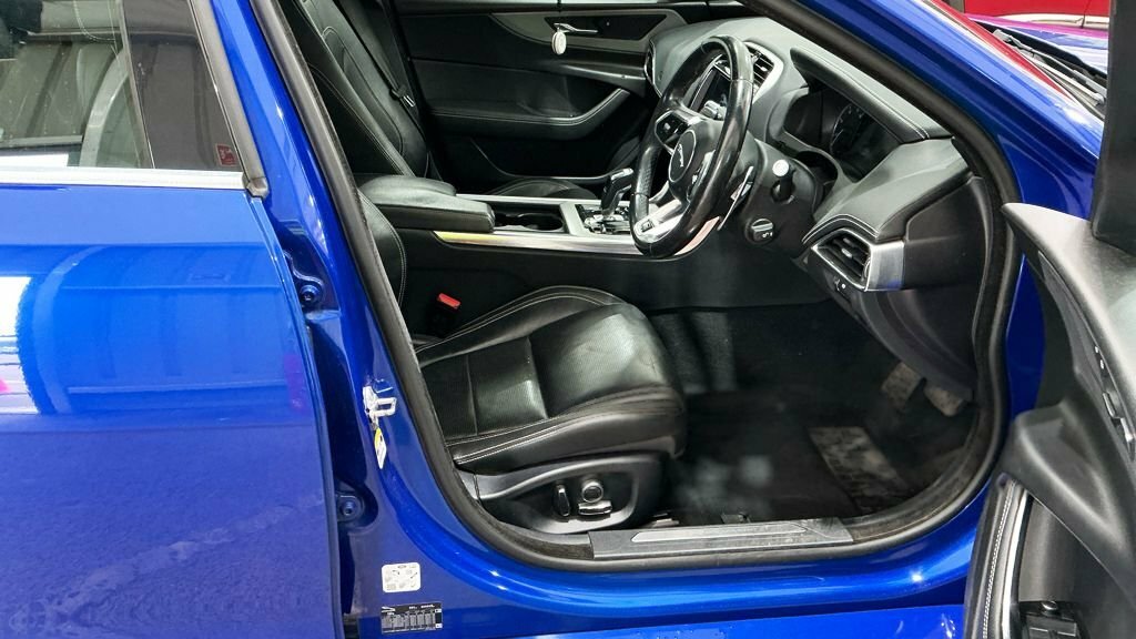 Jaguar XE R-dynamic S Blue #8