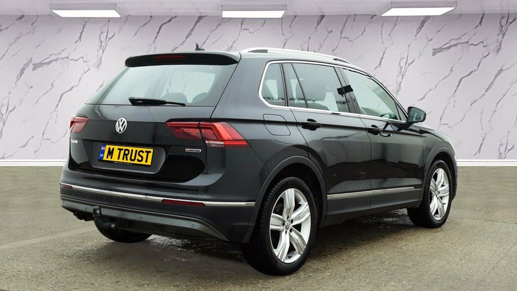 Volkswagen Tiguan 2L Sel Black #4
