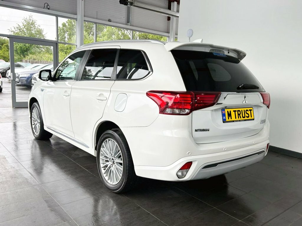 Mitsubishi Outlander 2.4L 5Hs DU69NZX White #6