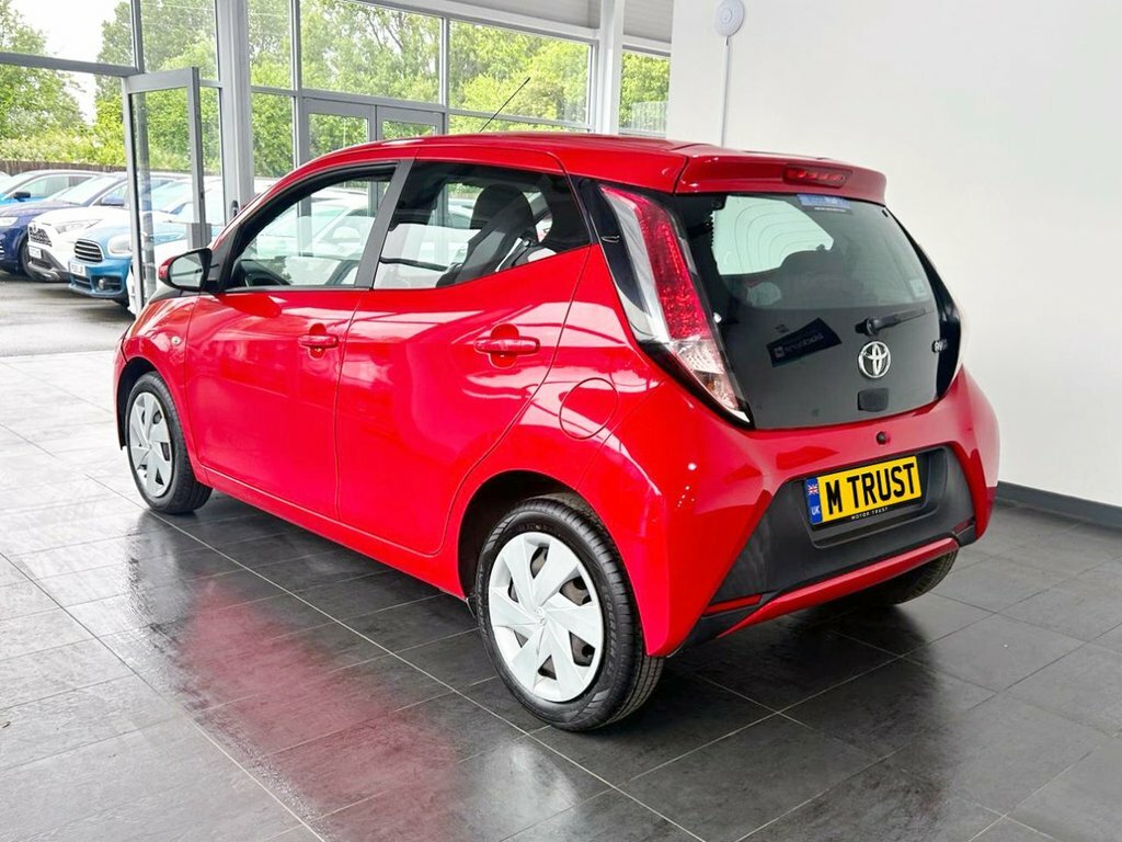 Toyota Aygo 1L X-play OV66XCP Red #6