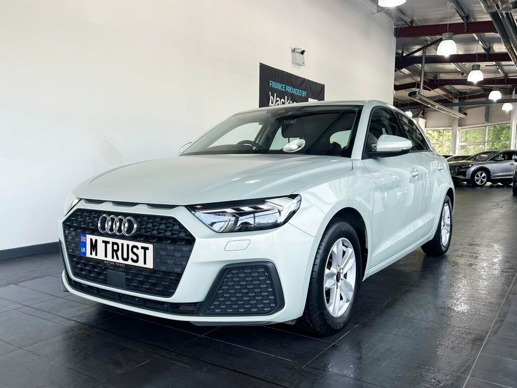 Audi A1 1L Technik YH73SWY Silver #4