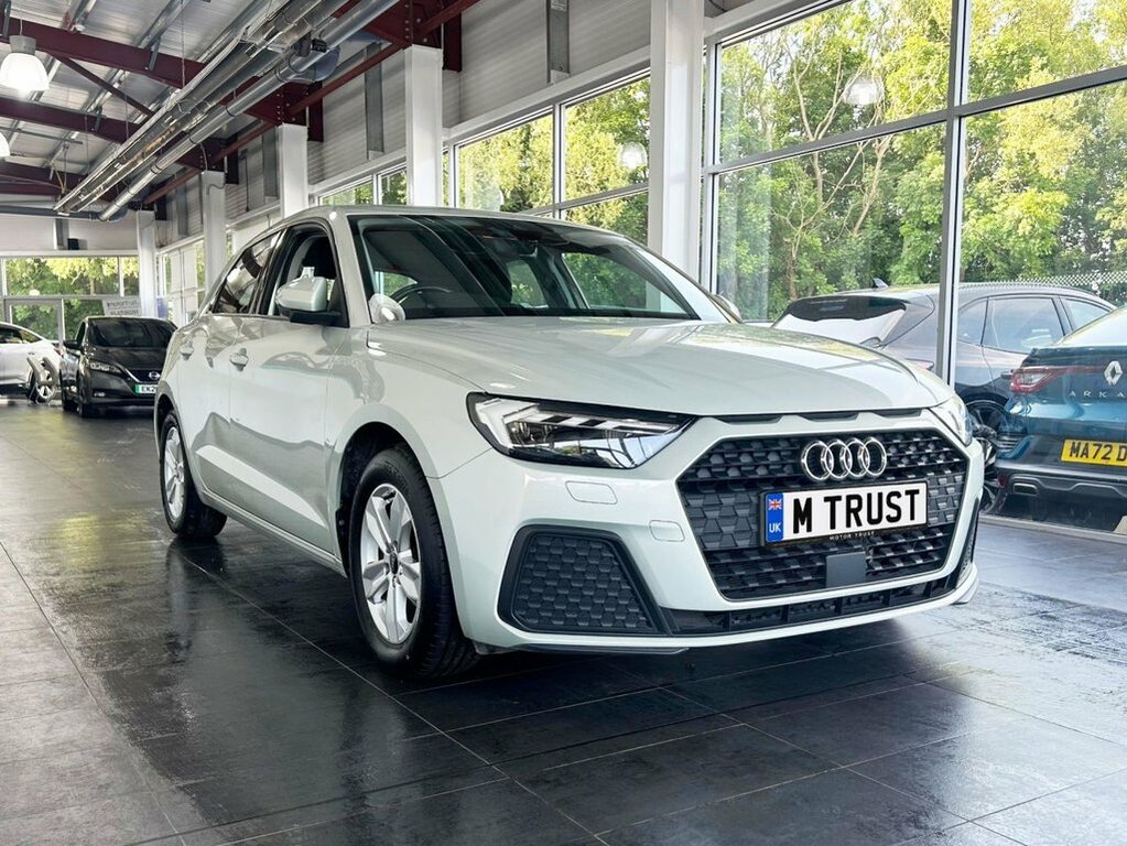 Audi A1 1L Technik YH73SWY Silver #2