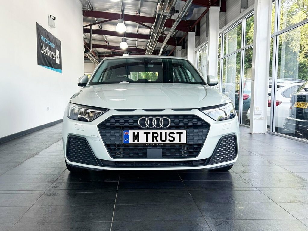 Audi A1 1L Technik YH73SWY Silver #3