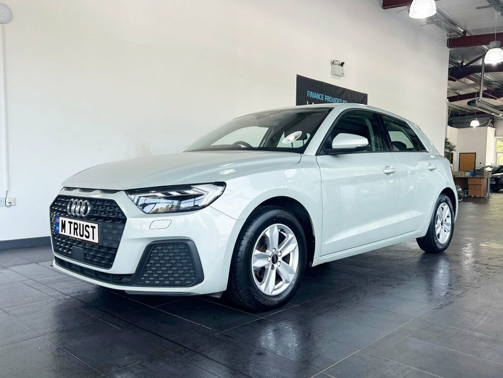 Audi A1 1L Technik YH73SWY Silver #5
