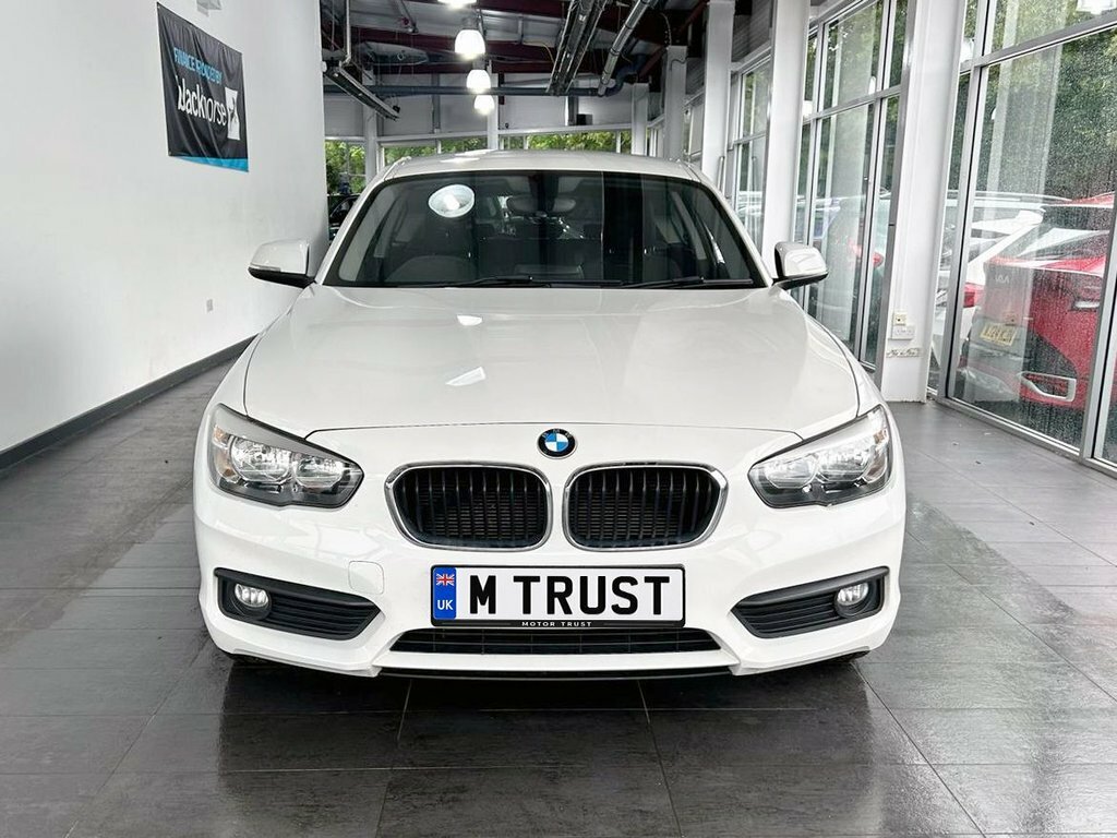 BMW 1 Series Hatchback V30LMM White #3