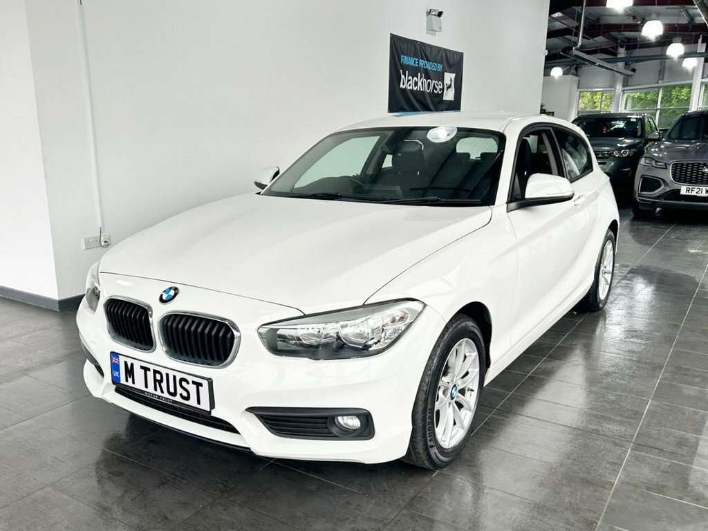 BMW 1 Series Hatchback V30LMM White #4