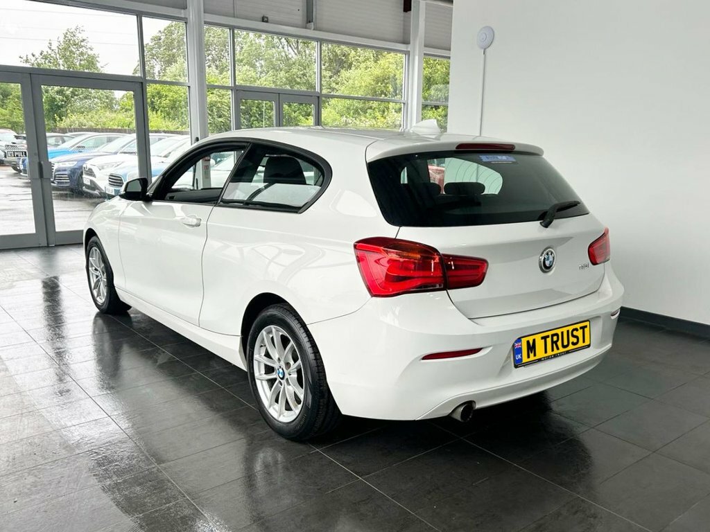 BMW 1 Series Hatchback V30LMM White #6