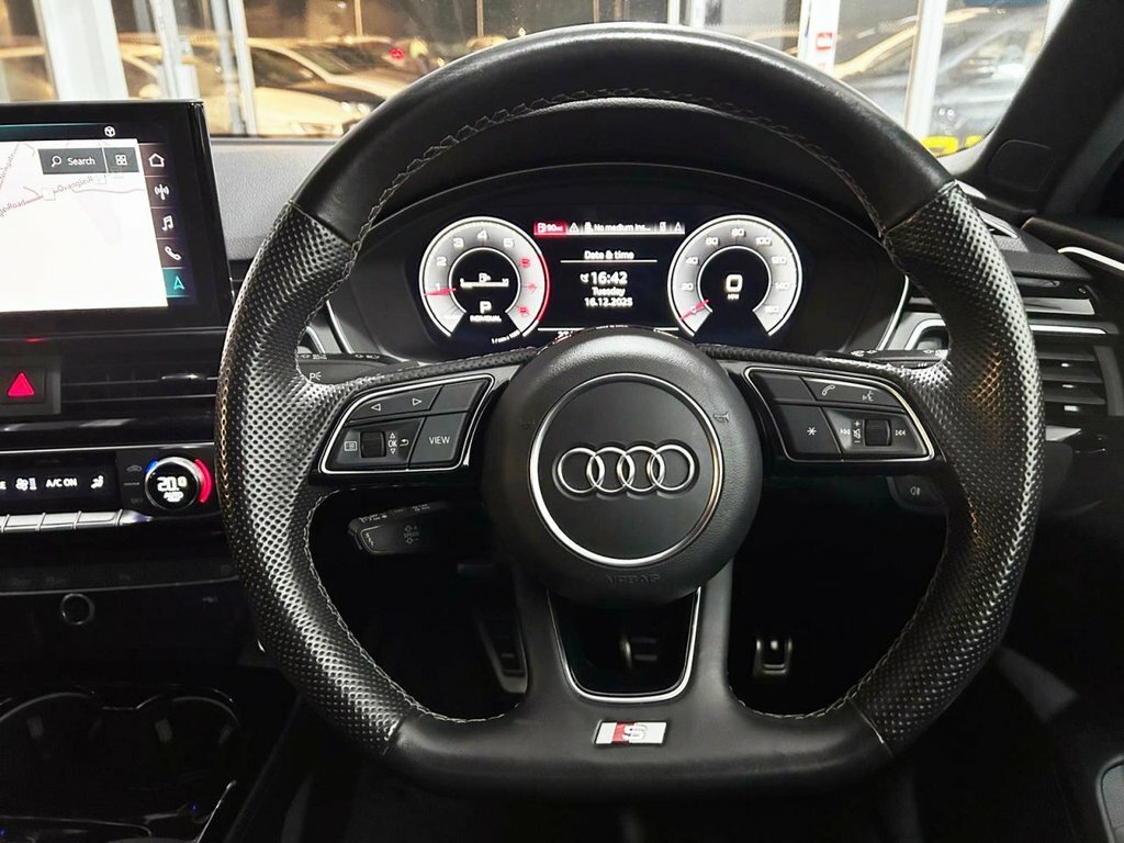 Audi A4 Avant 2L Black Edition White #16