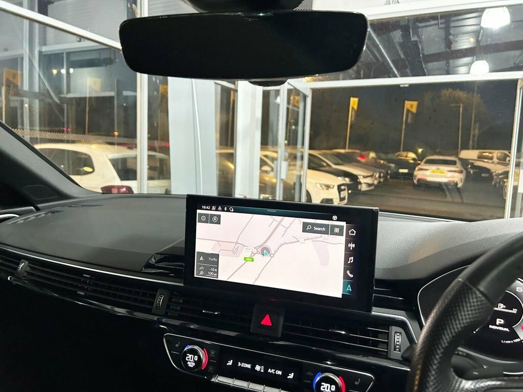 Audi A4 Avant 2L Black Edition White #12