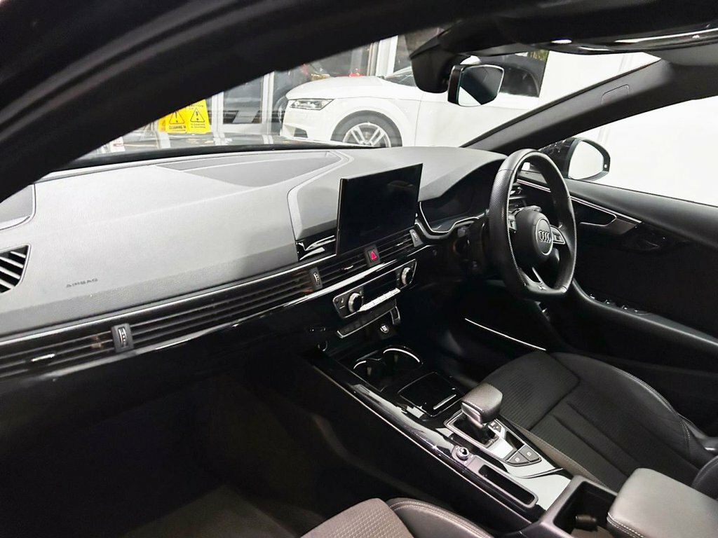 Audi A4 Avant 2L Black Edition White #11