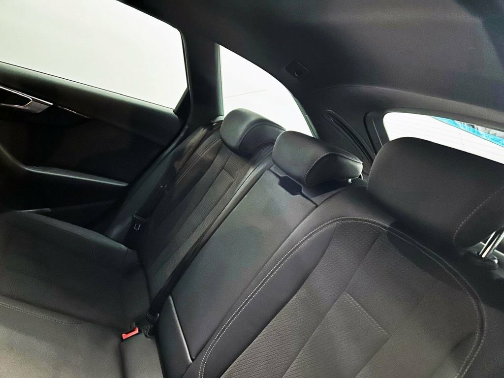 Audi A4 Avant 2L Black Edition White #19