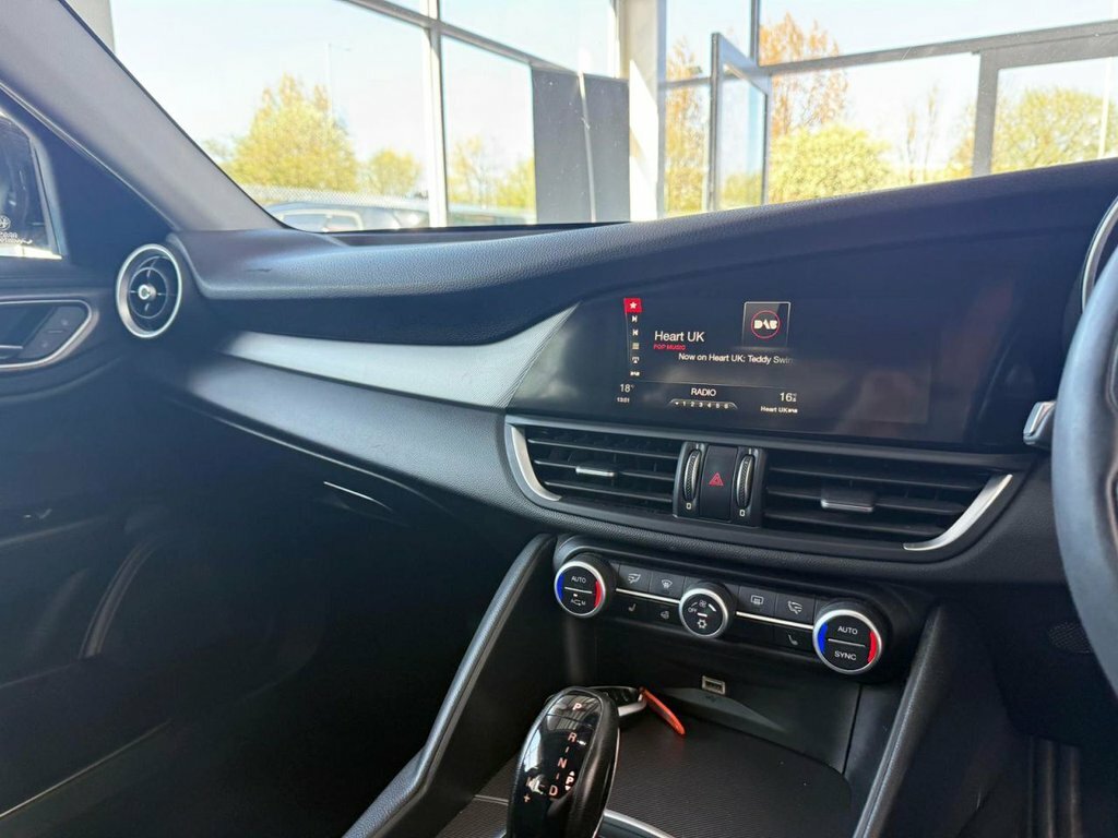Alfa Romeo Giulia 2.0 Tb 280 Veloce White #18