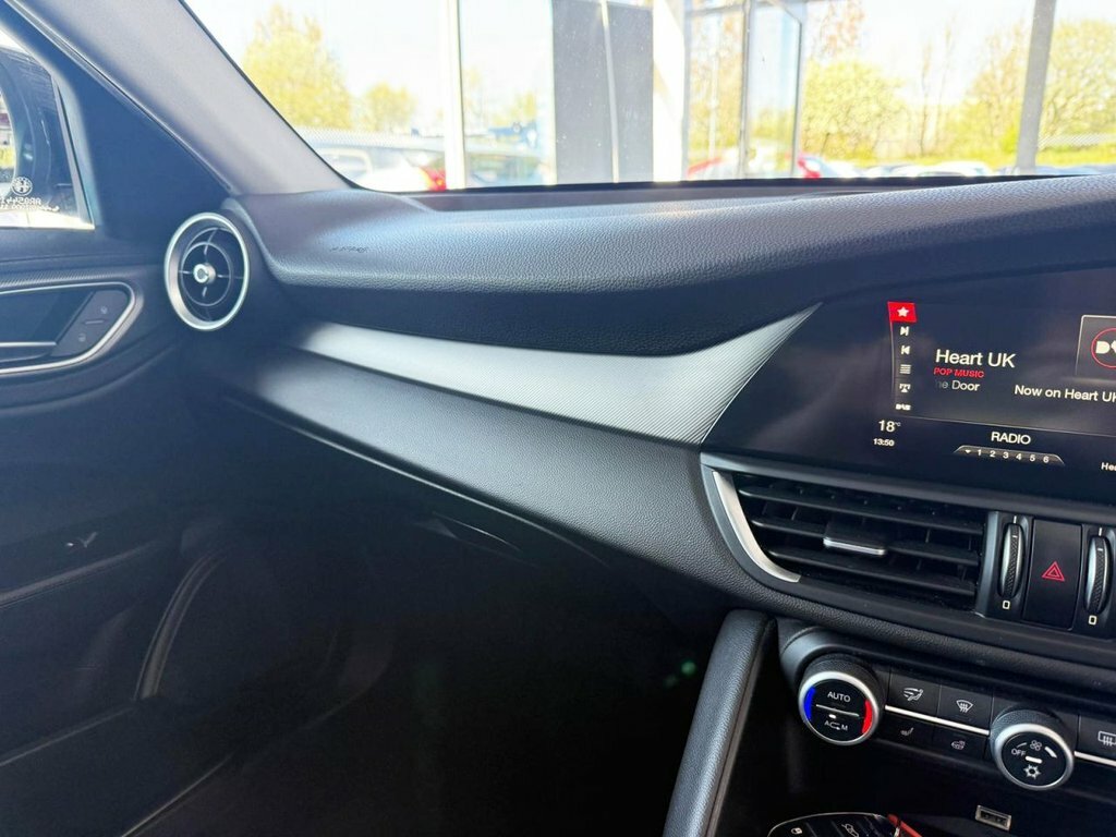 Alfa Romeo Giulia 2.0 Tb 280 Veloce White #16
