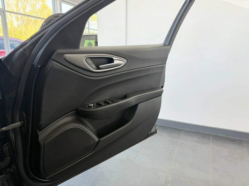Alfa Romeo Giulia 2.0 Tb 280 Veloce White #20