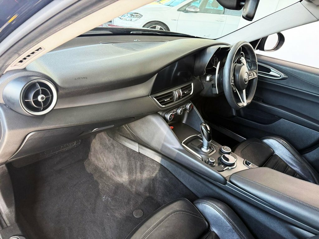 Alfa Romeo Giulia 2.0 Tb 280 Veloce White #15