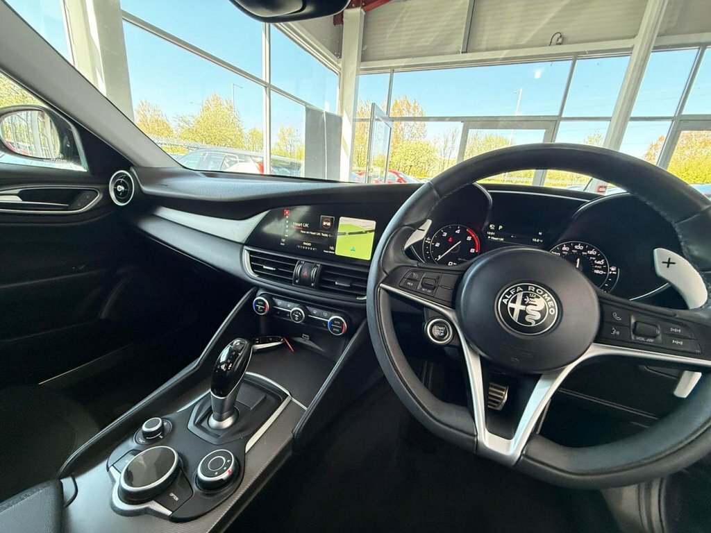 Alfa Romeo Giulia 2.0 Tb 280 Veloce White #25