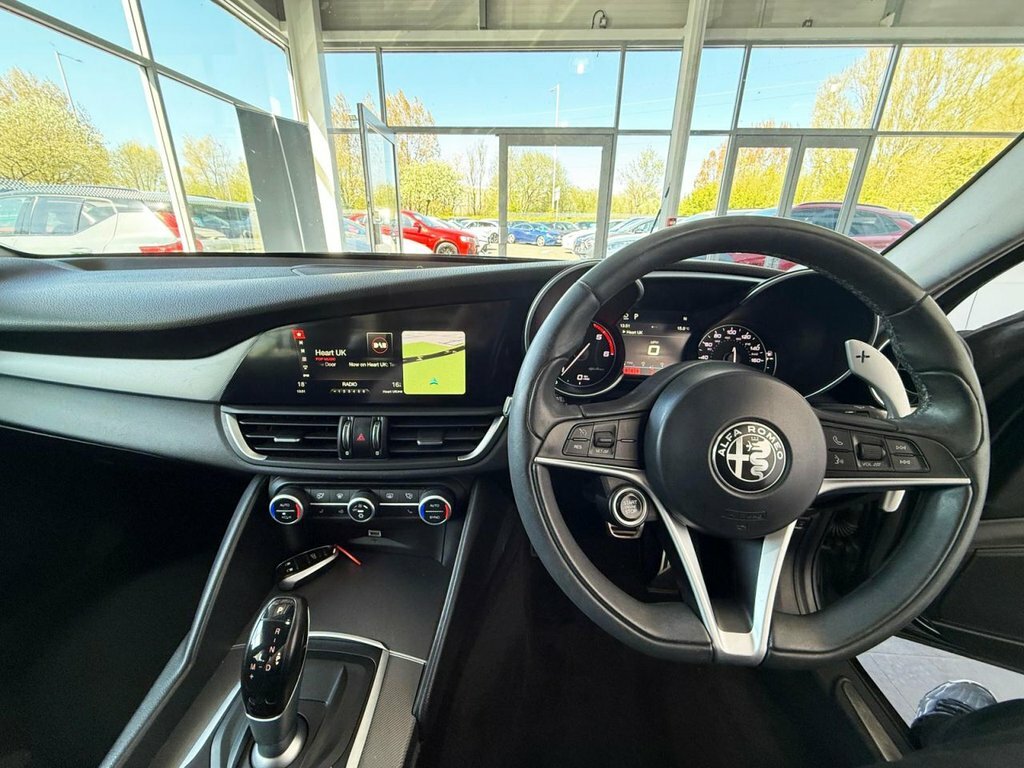 Alfa Romeo Giulia 2.0 Tb 280 Veloce White #24