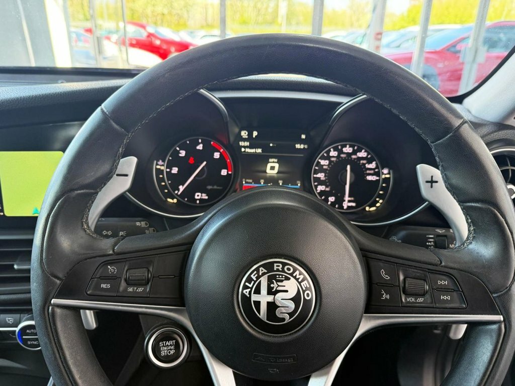 Alfa Romeo Giulia 2.0 Tb 280 Veloce White #22