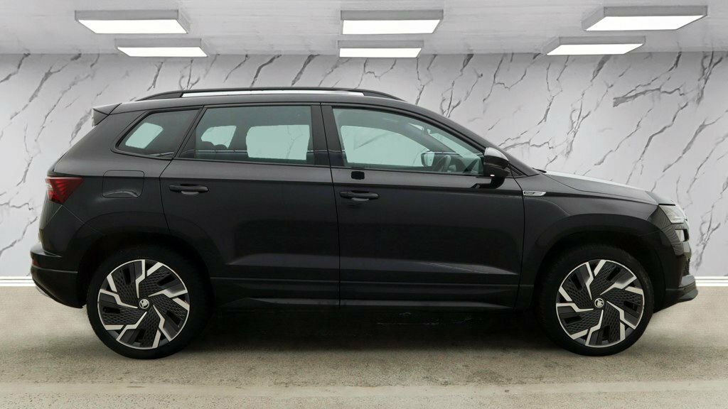 Skoda Karoq 2L Sportline VN72UKB Black #5