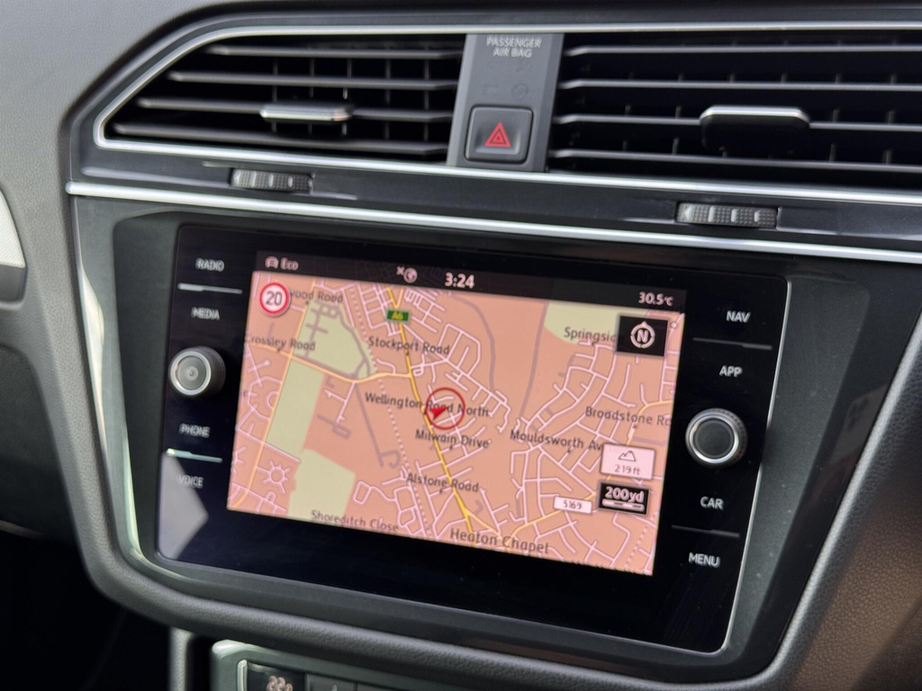 Volkswagen Tiguan Se Navigation Silver #22