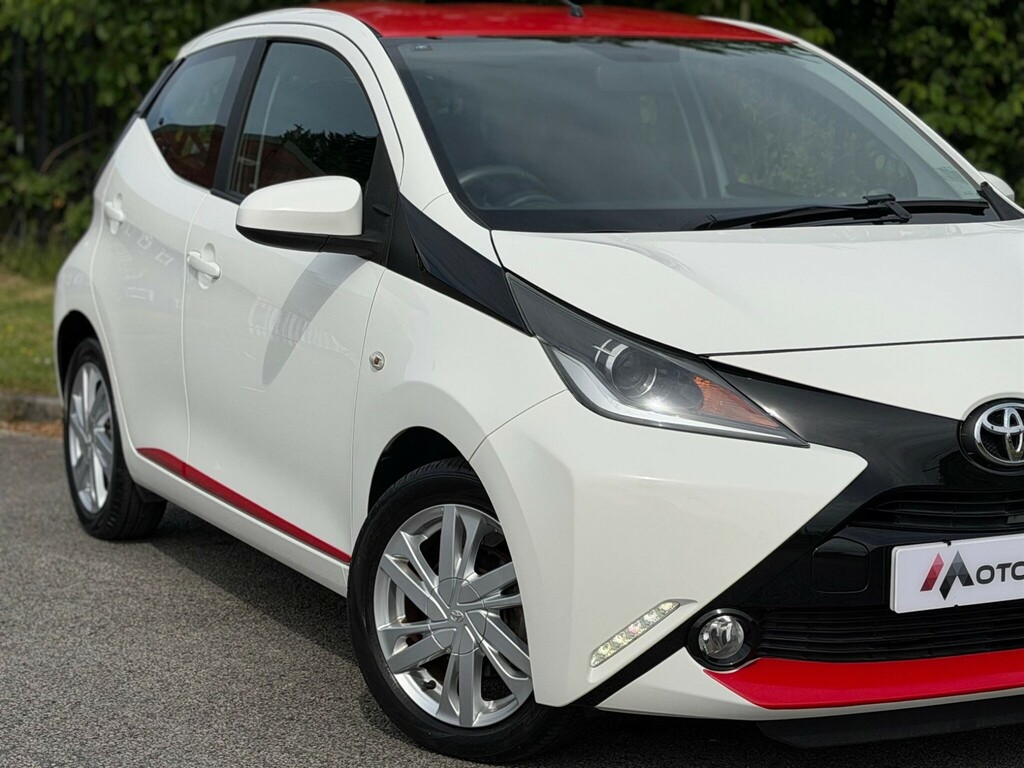Toyota Aygo Hatchback White #5