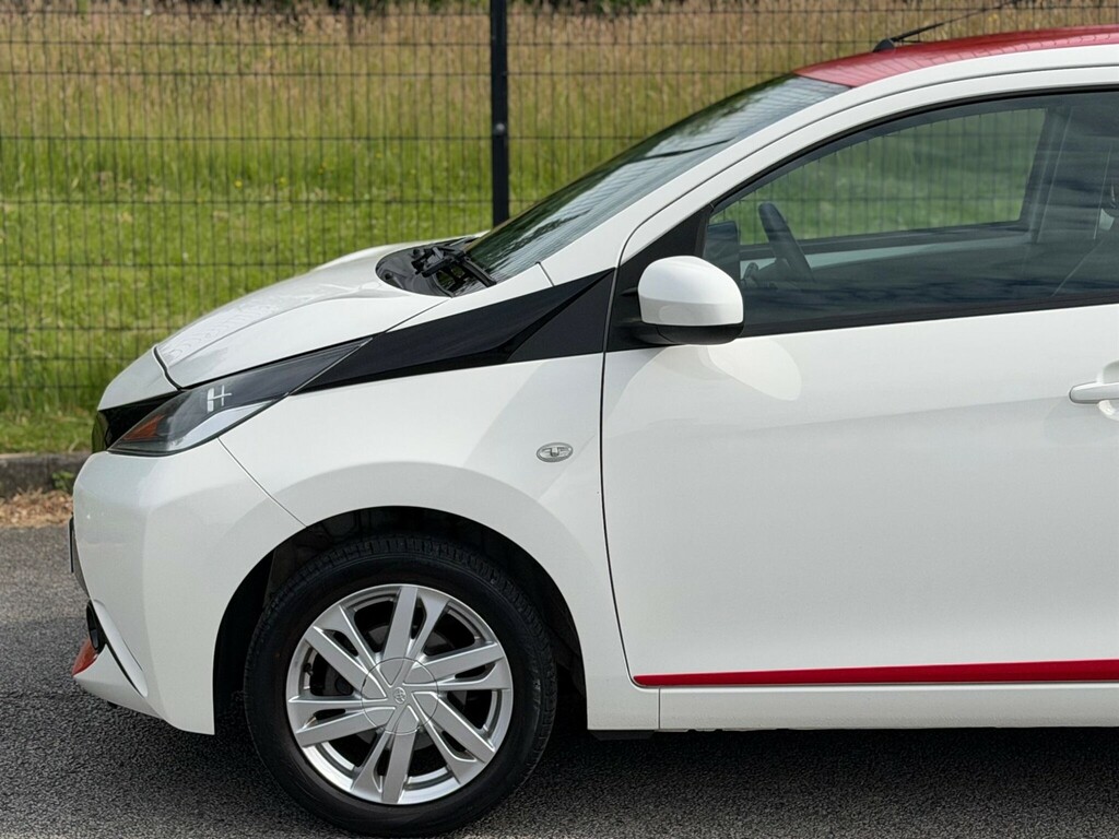 Toyota Aygo 1L Move White #9