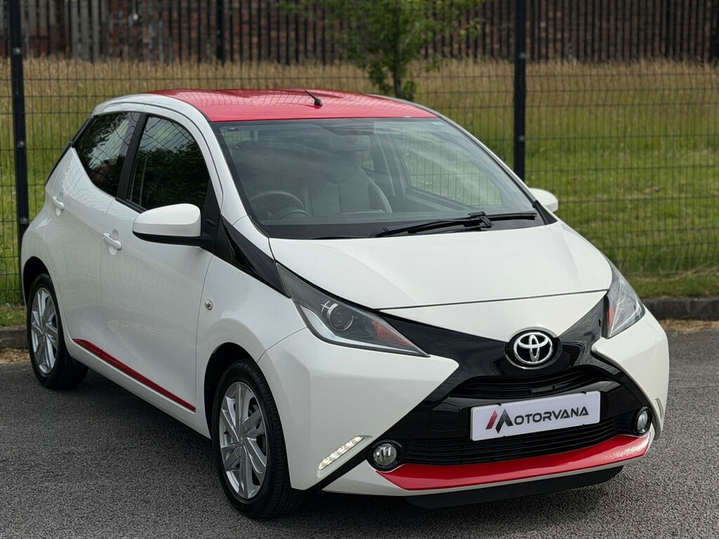 Toyota Aygo Hatchback White #6