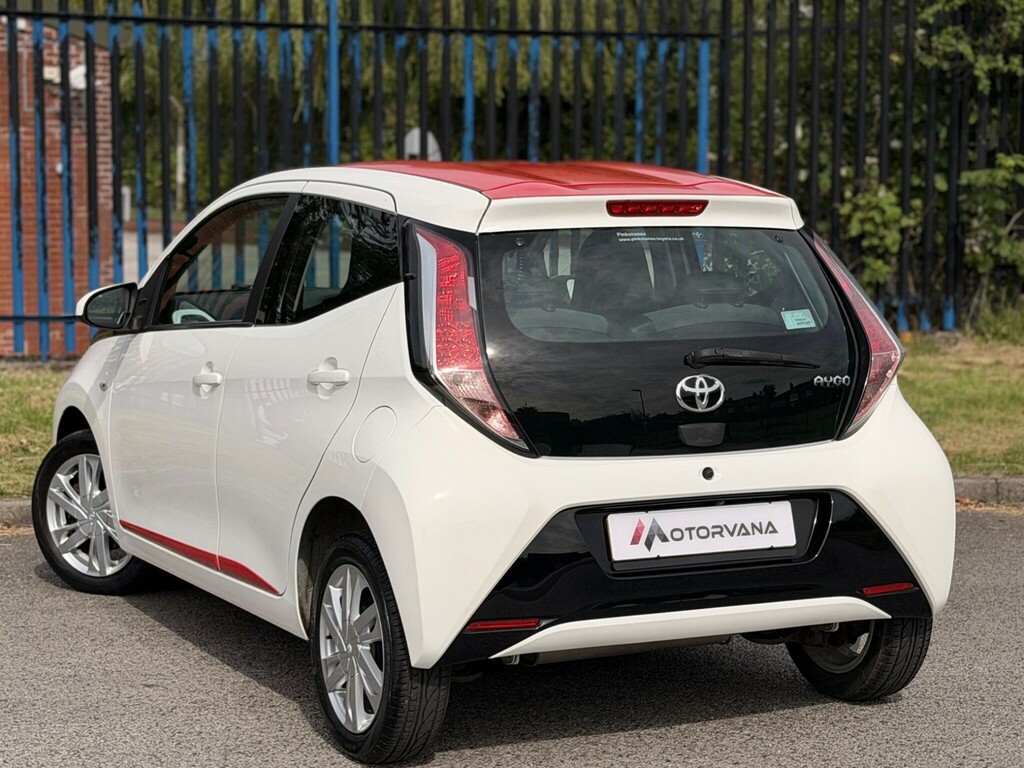 Toyota Aygo 1L Move White #31