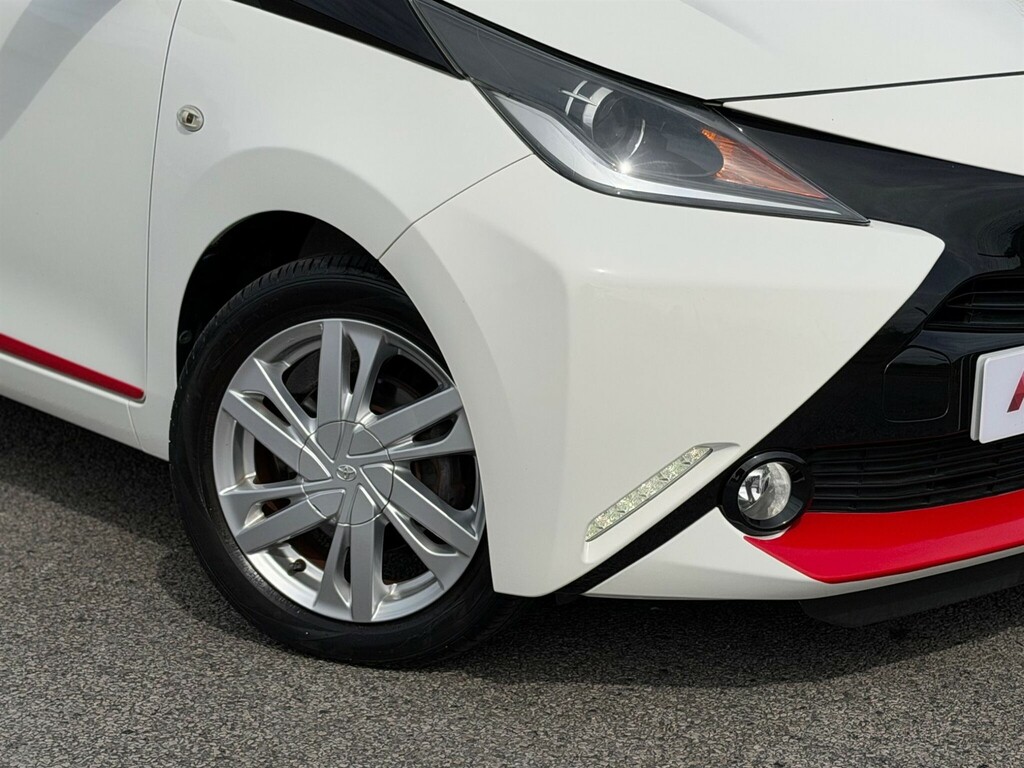 Toyota Aygo 1L Move White #23