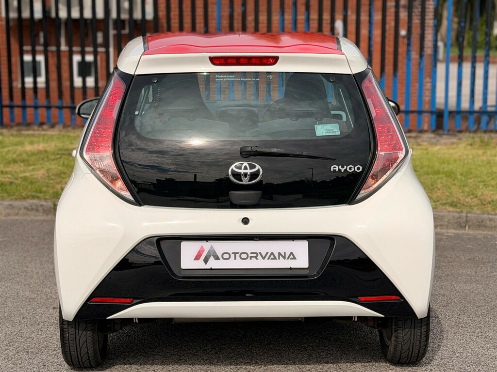 Toyota Aygo 1L Move White #7