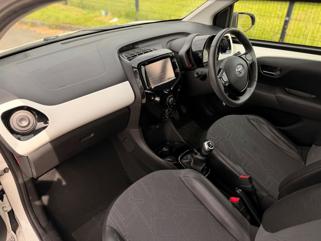 Toyota Aygo 1L Move White #13