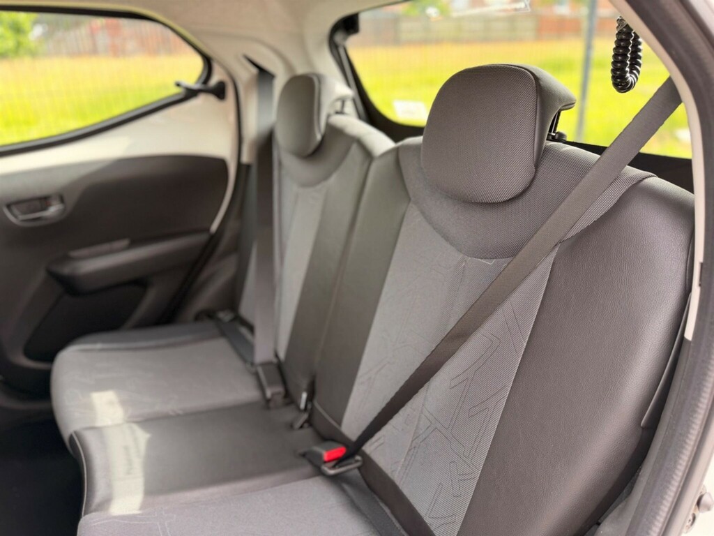 Toyota Aygo 1L Move White #18