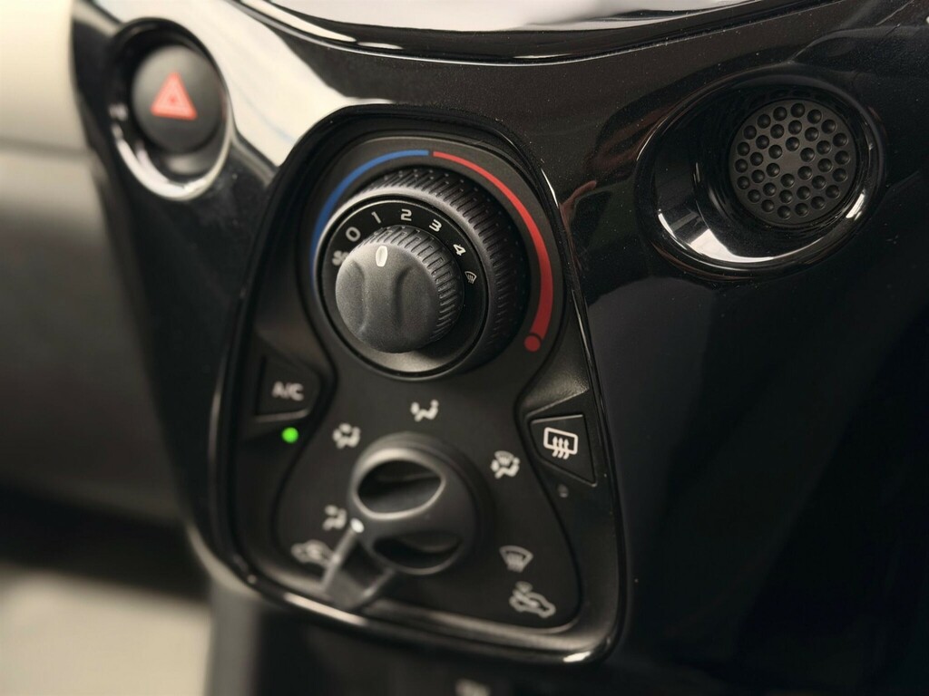 Toyota Aygo 1L Move White #20