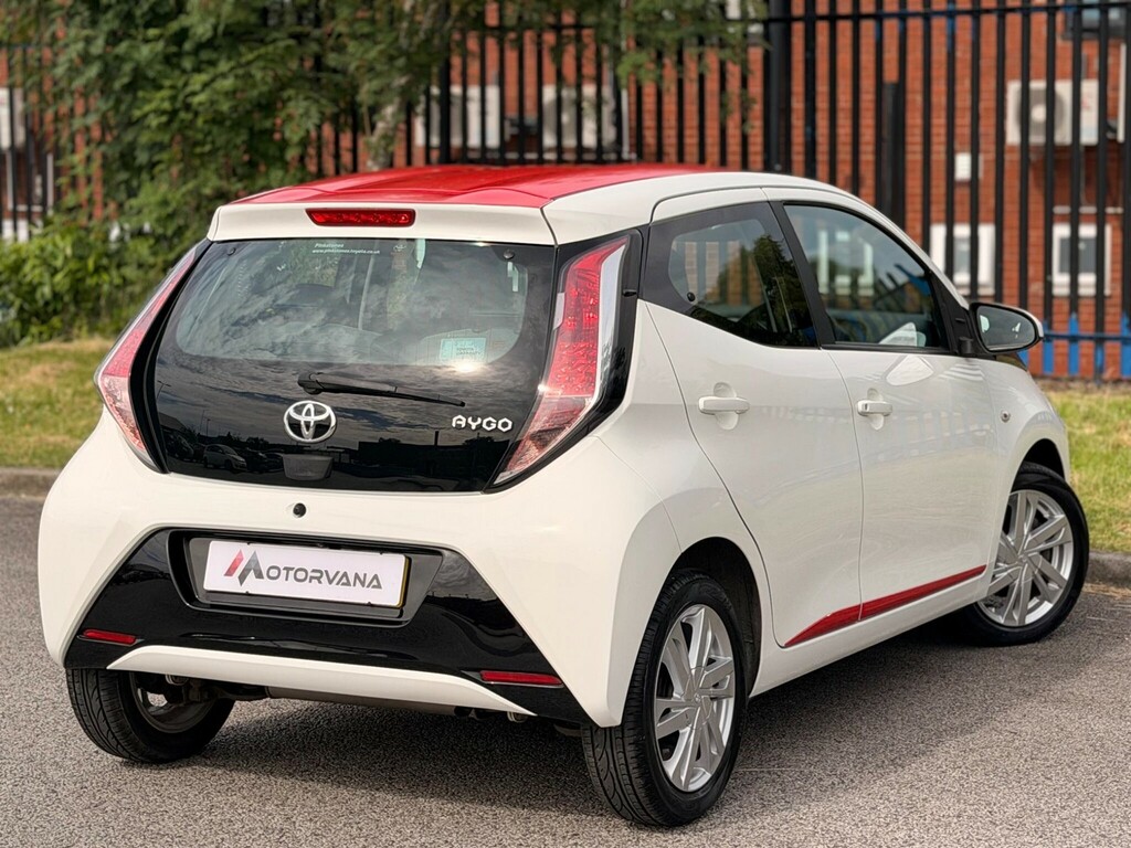 Toyota Aygo 1L Move White #11