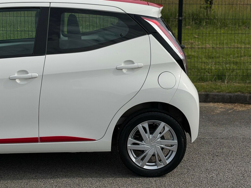 Toyota Aygo 1L Move White #30