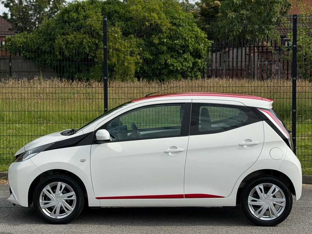 Toyota Aygo 1L Move White #10