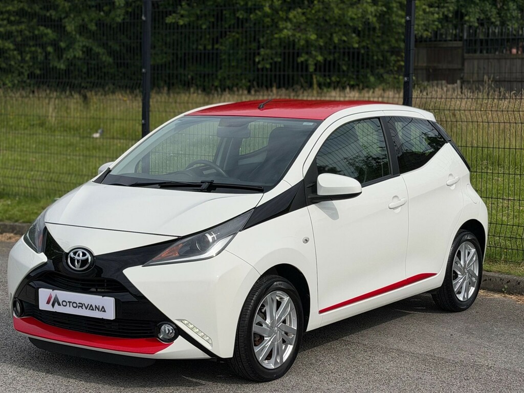 Toyota Aygo Hatchback White #3