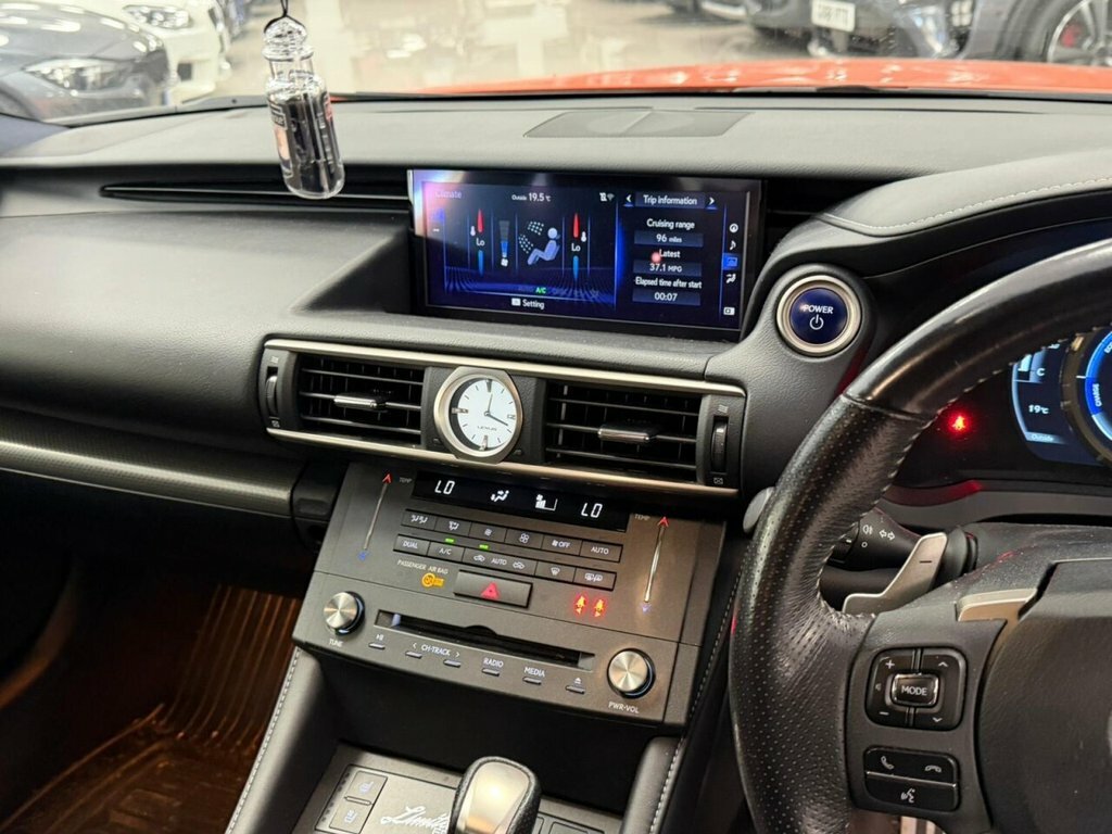 Lexus RC 300H Luxury U2220 Ulez White #29