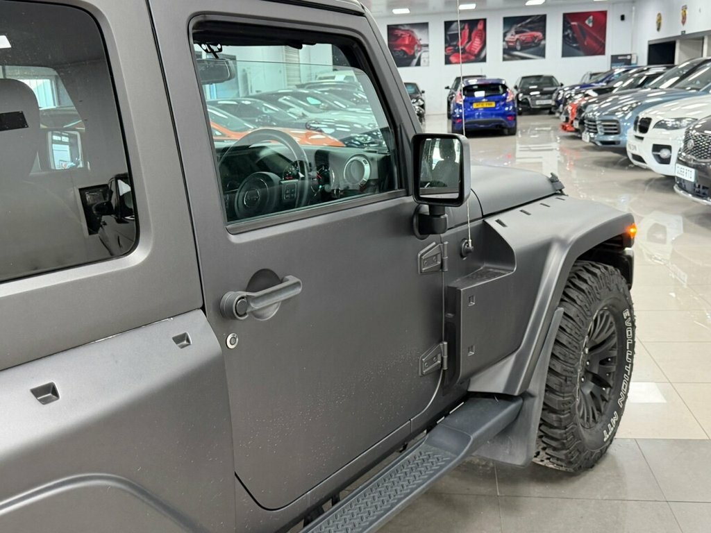 Jeep Wrangler 2.8L Sahara Black #6