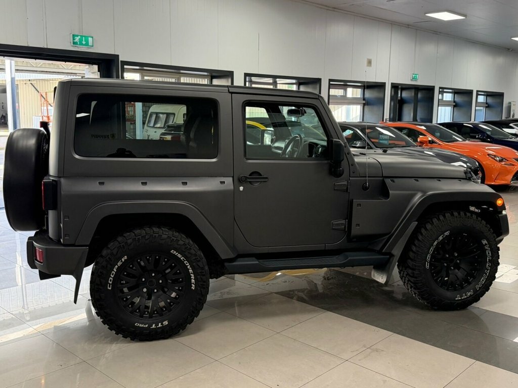 Jeep Wrangler 2.8L Sahara Black #3