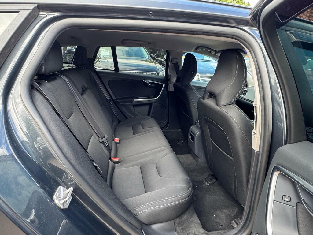 Volvo V60 D2 R-design Lux Nav Blue #13