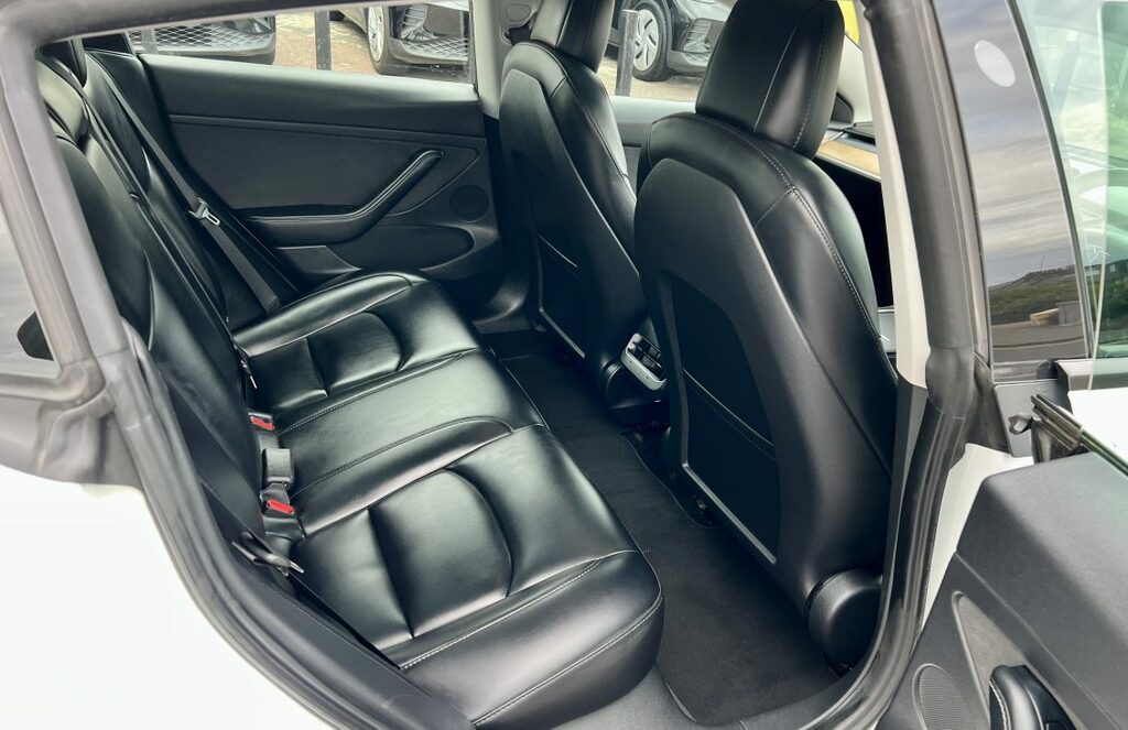 Tesla Model 3 Saloon White #4